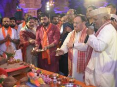 मा.श्री. जे.पी. नड्डा जी ! यांनी प्रभू श्रीरामांच्या मुर्तीचं पूजन करत गणरायाची आरतीही केली. यावेळी मा. नड्डा जी यांचं श्रीराम मंदिराची प्रतिकृती भेट देत स्वागतपर सन्मान केला.