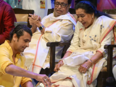 मुंबई : पद्मविभूषण आणि ज्येष्ठ गायिका आशा भोसले यांच्या ‘स्वरस्वामिनी आशा’ पुस्तकाचे गायक सोनू निगम यांच्या उपस्थितीत प्रकाशन