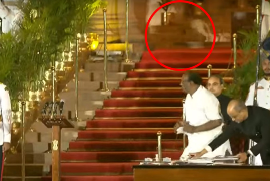 “राष्ट्रपती भवनात शपथविधी दरम्यान “रहस्यमय” प्राण्याचा व्हिडिओ व्हायरल.”