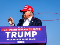 व्हिडिओ: डोनाल्ड ट्रम्पवर गोळीबार; सुरक्षा दल, स्नायपर्स कारवाई.