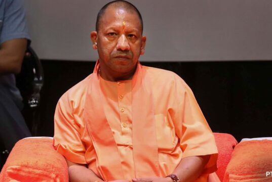 कांवड यात्रेच्या मार्गावरील सर्व खाद्यपदार्थ विक्रेत्यांनी मालकांची नावे प्रदर्शित करावीत, मुख्यमंत्री योगी आदित्यनाथ यांचा आदेश