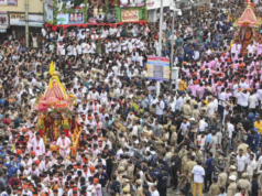 “ओडिशातील पुरीच्या जगन्नाथ मंदिरात भगवान बलभद्राची मूर्ती सेवकांवर पडल्याने डझनभर जखमी”