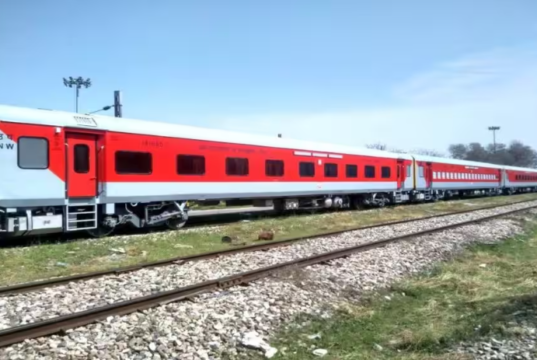 “पुण्याहून निघणाऱ्या सहा गाड्यांमध्ये आता आधुनिक ‘एलएचबी’ कोचेस”