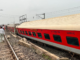 झारखंडमध्ये मोठा रेल्वे अपघात, मालगाडीला धडकली हावडा-मुंबई मेल, 20 डब्बे रुळावरून घसरले; 2 ठार, अनेक जखमी.
