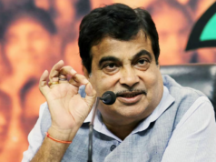 वारजे-वडगाव-नऱ्हे रस्ता रुंदीकरणाच्या कामासाठी गडकरींच्या अध्यक्षतेखाली बैठक; रु. ५२ कोटींची मंजुरी.