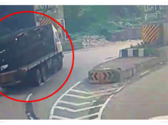 मुंबई-पुणे एक्सप्रेसवेवर ट्रक पलटी, भयानक अपघाताचा सीसीटीव्ही व्हिडीओ समोर.