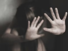 पिंपरी-चिंचवडमध्ये १४ वर्षीय मुलीवर आईच्या प्रियकराकडून अत्याचार; आरोपी अटकेत.