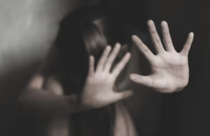 महाराष्ट्रातील शिक्षकाने 6 मुलींना अश्लील व्हिडिओ दाखवून केले लैंगिक अत्याचार.
