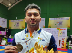 पुणे: राष्ट्रीय स्तरावर महाराष्ट्राचे प्रतिनिधित्व केलेल्या कुस्तीपटू विजय दोइफोडे खड्ड्यामुळे जखमी; खासदार मुरलीधर मोहोळ यांनी घेतली भेट.