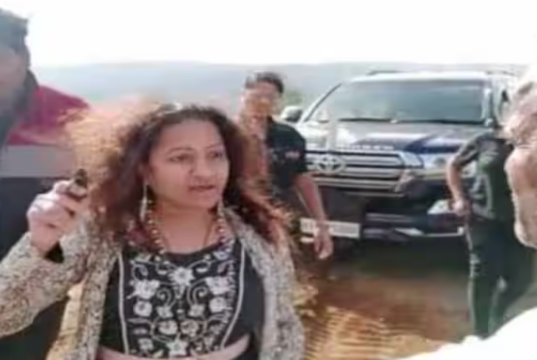 पुणे: पूजा खेडकर यांच्या आई मनोरा खेडकर यांना येरवडा मध्यवर्ती कारागृहातून सुटका
