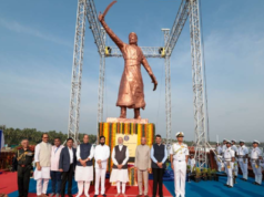 ३५-फूटांचा छत्रपती शिवाजी महाराजांचा पुतळा सिंधुदुर्गात कोसळला.