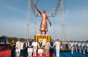 ३५-फूटांचा छत्रपती शिवाजी महाराजांचा पुतळा सिंधुदुर्गात कोसळला.
