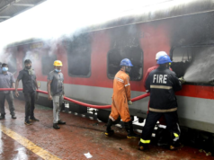 विशाखापट्टणम रेल्वे स्टेशनवर कोरबा एक्सप्रेसच्या रिकाम्या डब्याला आग.