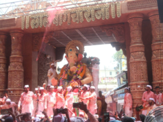 लालबागचा राजा विसर्जन: २५ तासांच्या प्रवासानंतर गिरगाव चौपाटीवर मोठ्या भावनांनी लालबागच्या राजाला निरोप.