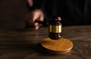 “दुसऱ्या पत्नीला ‘आई’ म्हणण्यास नकार – मुलाचा खून करणाऱ्या बापाला जन्मठेपेची शिक्षा”