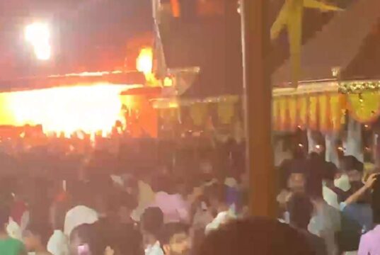 केरळातील कासरगोड मंदिरातील फटाका स्फोटात १५४ जखमी; ८ जणांची प्रकृती गंभीर, पोलिसांच्या असावधानीवरही प्रश्नचिन्ह.