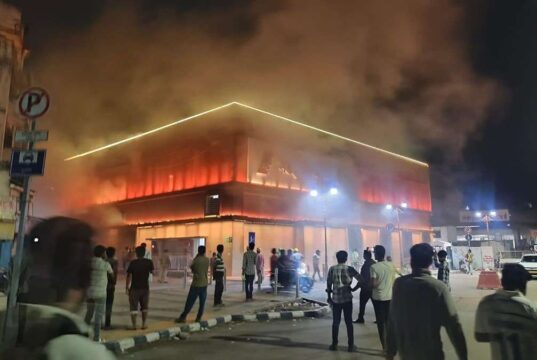 पुणे मेट्रो मंडई स्टेशनच्या ग्राउंड फ्लोअरवर वेल्डिंगदरम्यान लागलेल्या आगीनं धुराचे लोट; पाच अग्निशमन गाड्यांच्या मदतीने पाच मिनिटांत आग आटोक्यात.