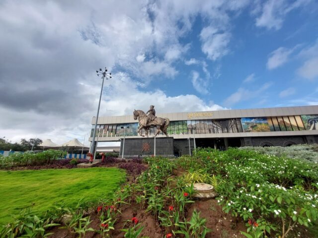 पुणे विमानतळावरून थेट दुबई आणि बँकॉक उड्डाणे सुरू; आंतरराष्ट्रीय कनेक्टिव्हिटी वाढली! पुणे विमानतळ ASQ क्रमवारीत 74 व्या स्थानी पोहोचले.