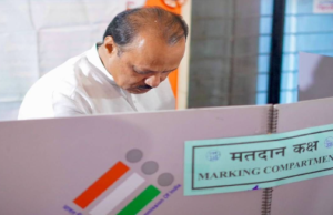 बारामतीत अजित पवारांनी बजावला मतदानाचा हक्क; लोकशाही प्रक्रियेला दिला प्रोत्साहनाचा संदेश.