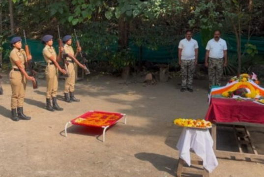 “पुणे पोलिसांचे अमूल्य सदस्य श्वान ‘लिओ’चा मृत्यू: अनेक मोठọ अमली पदार्थ प्रकरणांचा साक्षीदार”