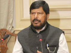 “राहुल गांधींच्या आजोबांचे आजोबासुद्धा संविधान बदलू शकत नाहीत”: रामदास आठवले यांचे नवी मुंबईत भाषण.