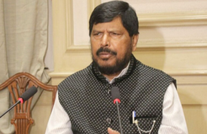 “राहुल गांधींच्या आजोबांचे आजोबासुद्धा संविधान बदलू शकत नाहीत”: रामदास आठवले यांचे नवी मुंबईत भाषण.