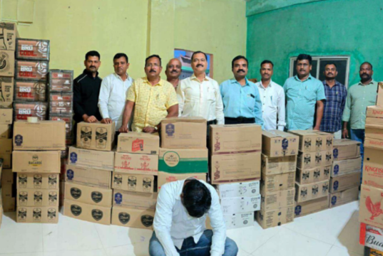 महाराष्ट्र विधानसभा निवडणुका 2024: अवैध दारूविरोधातील मोहिमेत ₹5 कोटींचा मुद्देमाल जप्त; पुण्यात 1979 जणांना अटक.