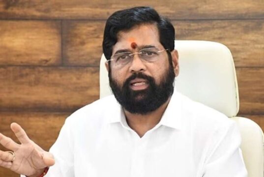 मुख्यमंत्री एकनाथ शिंदे : “शिवसेनेच्या धनुष्यबाणाची प्रतिष्ठा राखण्यासाठी अग्नीत उडी घेतली”.