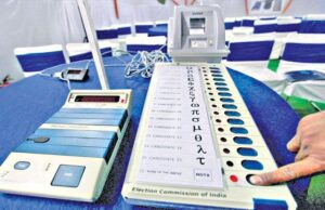 मुंबई: पोलीस शिपायाने पोस्टल मतदार चिठ्ठीचे सोशल मीडियावर फोटो पोस्ट केले; निवडणूक प्रक्रियेच्या पवित्रतेला धक्का.