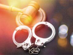 पुणे: शाळेतील वाद चिघळला; नववीतील विद्यार्थ्याच्या गळ्यावर काच लावून हल्ला, 14 वर्षीय मुलावर खुनाचा प्रयत्न केल्याचा गुन्हा दाखल.