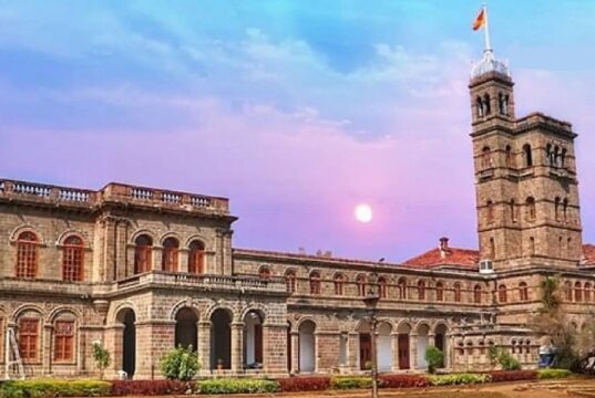 सावित्रीबाई फुले पुणे विद्यापीठाच्या वसतिगृहात गांजासकट दोन विद्यार्थी अटक.