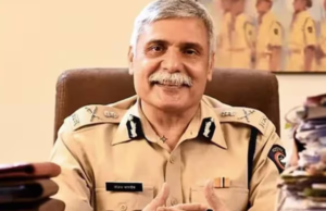 माजी पोलीस आयुक्त संजय पांडे यांच्यासह वरिष्ठ अधिकाऱ्यांकडून खंडणी प्रकरणातील एफआयआर रद्द करण्याची मागणी; उच्च न्यायालयात सुनावणी सुरू