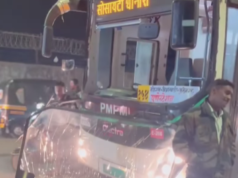 धानोरीत पीएमटी बसचा विचित्र अपघात: बसची काच फुटून प्रवासी जखमी; सुरक्षाव्यवस्थेवर प्रश्नचिन्ह