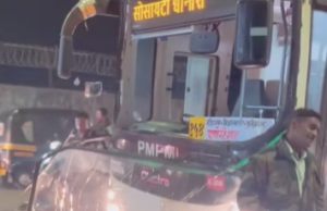 धानोरीत पीएमटी बसचा विचित्र अपघात: बसची काच फुटून प्रवासी जखमी; सुरक्षाव्यवस्थेवर प्रश्नचिन्ह