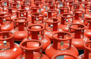महागाईचा झटका: डिसेंबरच्या पहिल्याच दिवशी LPG सिलिंडरच्या किमतीत वाढ.