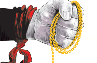 सांगवीत महिलेला हातोड्याने मारहाण करून सोनसाखळी लंपास; अनोळखी आरोपी फरार.