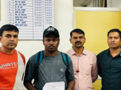 तिकीट परीक्षकाच्या सतर्कतेमुळे बनावट आरक्षित तिकीट पाठवणारा फसवणूक करणारा पुणे स्थानकावर जेरबंद.