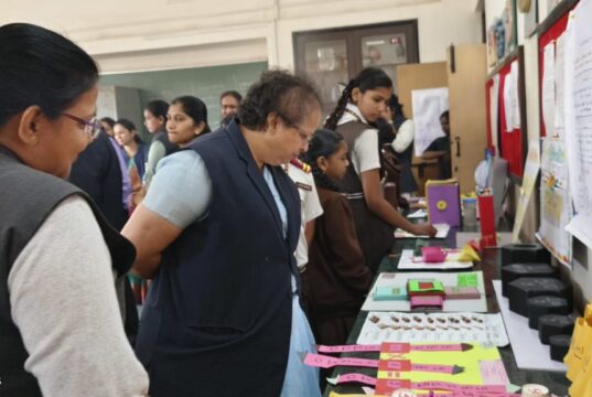 लोणावळ्यातील आडवोकेट बापूसाहेब भोंडे हायस्कूल येथे आयोजित विज्ञान, चित्रकला, इतिहास, कम्प्युटर आणि गणितावर आधारित मॉडेल्स व चित्रांचे भव्य प्रदर्शन