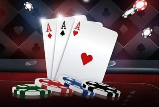 स्वारगेट आणि हडपसरमधील जुगार अड्ड्यांवर पोलिसांचा छापा; आठ जणांविरुद्ध गुन्हा दाखल.