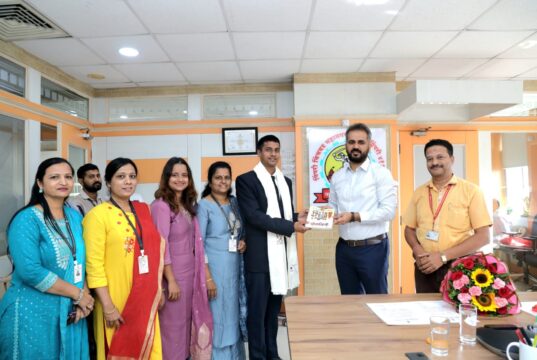 महापालिका कर्मचाऱ्याचा मुलगा झाला सैन्यदलात लेफ्टनंट; आयुक्त शेखर सिंह यांच्या हस्ते नवनियुक्त लेफ्टनंट शिवराज मोरे यांचा सन्मान.