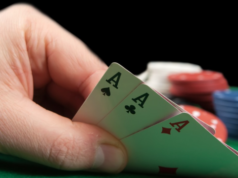 शिवाजीनगर पोलीस ठाण्यात सुरू होता पत्त्यांचा गैरकायदेशीर खेळ; ६ लाख रुपयांची रोकड जप्त