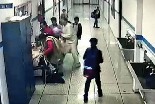 अहमदाबादमधील खासगी शाळेत हृदयविकाराचा झटका; ८ वर्षीय विद्यार्थिनीचा मृत्यू, शाळेच्या पायऱ्या चढताना छातीत वेदना जाणवली