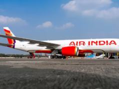 दिल्ली-पुणे विमान प्रवासादरम्यान प्रवाशाच्या बॅगेतून ₹१.८० लाखांची चोरी; विमानतळ सुरक्षेवर प्रश्नचिन्ह.