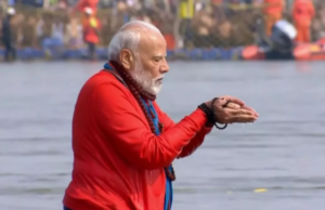 पावन संगममध्ये पंतप्रधान मोदीं – मुख्यमंत्री योगींसह संतांच्या साक्षीने गंगापूजन!