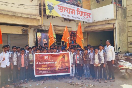 “श्री देवदर्शन यात्रा समिती, पुणे” च्या वतीने निराधार निवासी वसतीगृहातील विद्यार्थ्यांना छावा चित्रपटाच्या विशेष प्रिमीअर शोचे आयोजन