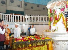 मुख्यमंत्री देवेंद्र फडणवीस यांनी घेतले जगद्गुरु दत्त चिले महाराजांचे दर्शन; कोल्हापूरमध्ये भव्य स्वागत-सत्कार!