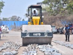 पुणे पोलिसांची ‘सर्जिकल स्ट्राईक’ कारवाई; तब्बल 1768 बुलेट सायलेन्सरवर रोड रोलर फिरवला!
