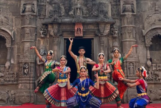 समृद्ध कलेचा साक्षात्कार! त्रिशुंड गणेश मंदिरात आंतरराष्ट्रीय नृत्य दिनाच्या पूर्वसंध्येला नटरंग अकॅडमीचा मंत्रमुग्ध करणारा नृत्याविष्कार
