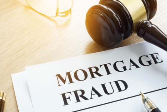 पुणेतील आयात-निर्यात व्यावसायिकाची 2.82 कोटींची फसवणूक; गहुणजेतील फ्लॅटवर बनावट दस्तऐवजांच्या आधारे घेतले कर्ज.