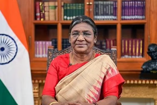 घटनात्मक संघर्षाच्या उंबरठ्यावर देश: राष्ट्रपती द्रौपदी मुर्मूंकडून राज्यपालांच्या अधिकारांवर सर्वोच्च न्यायालयाला १४ प्रश्नांची सरबत्ती.